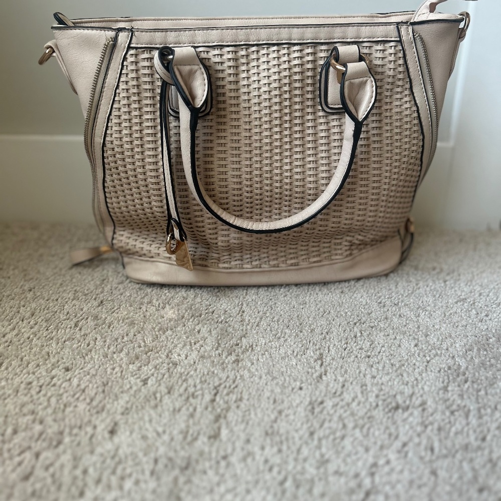 New Black Rivet Cream Color Handbag – Stylish & Versatile Luxury with Minor Ink